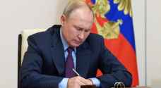 بوتين يوقع قانونا ينص على أحكام بالسجن لنشر "أخبار كاذبة" عن الجيش
