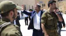 "بينيت" يقرر منع "بن غفير" من الوصول إلى باب العمود في القدس