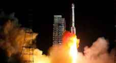 الصين تطلق قمرين صناعيين إلى الفضاء