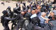 مستوطنون يقتحمون الأقصى وقوات الاحتلال تعتدي على المرابطين