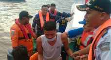 ٣١ ناجيا و١١ مفقودا في غرق عبارة في إندونيسيا