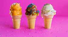 أشخاص ممنوعون من تناول الآيس كريم