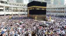 الآلاف يتدفقون إلى مكة لأداء مناسك الحج