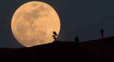 العالم على موعد مع ثلاثية القمر العملاق