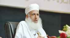 مفتي سلطنة عُمان يتضامن مع إمام الحرم المكي: "لقد أثلج صدورنا"