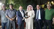 إدارة الوحدات تكرم الشيخ طراد الفايز