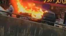 احتراق حافلة صغيرة بالقرب من جسر صويلح - فيديو