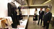 جولة للأمير الحسين برفقة خطيبته في جناح مقتنيات الملك المؤسس