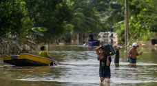 فيضانات قبيل الانتخابات الماليزية وإجلاء آلاف السكان