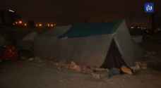 البرد والفقر يقضان مضجع أسرة تعيش في خيمة مهترئة في عمّان - فيديو