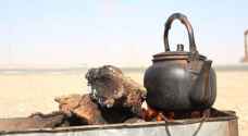 رحلة باحث عن عمل تنتهي ببيع" شاي الحطب" على الطريق الصحراوي - فيديو
