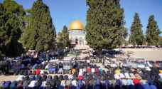 ٧٠ ألفا يؤدون صلاة الجمعة في المسجد الأقصى