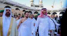 ولي العهد يؤدي مناسك العمرة