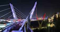 أمانة عمان تضيء جسر عبدون بألوان العلم البريطاني بمناسبة تتويج الملك تشارلز الثالث