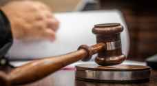 تفاصيل مثيرة للاشمئزاز.. محاكمة سيدة أهانت شخصا وجرته كـ"الكلاب" في عمان