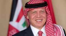 الملك يرافقه ولي العهد يصل إلى السعودية للمشاركة بالقمة العربية