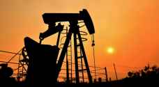 انخفاض أسعار النفط إلى أدنى مستوى منذ نهاية ٢٠٢١
