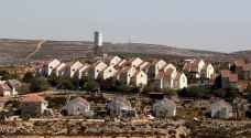 مراسل "رؤيا": آليات الاحتلال تهيئ أرضا لإقامة بؤر استطانية تفصل شمال الضفة عن جنوبها