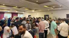 مئات الشبان والشابات يبحثون عن فرص العمل في إربد - فيديو