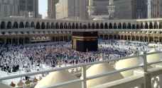 خطيب وإمام المسجد الحرام يتعرض لوعكة صحية في صلاة الجمعة - فيديو
