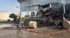 مراسل "رؤيا": اندلاع حريق بمصنع كرتون في معان - صور