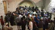 مئات المستوطنين يقتحمون مقامات إسلامية في نابلس بحماية الاحتلال