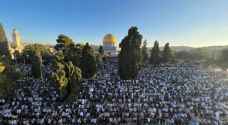 رغم تشديدات الاحتلال.. ٥٠ ألفا يؤدون صلاة الجمعة في المسجد الأقصى