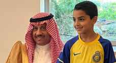 السفير السعودي لدى الأردن يلتقي مشجع النصر في فلسطين