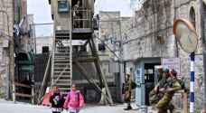 الاحتلال يحول الضفة إلى سجن بعد "طوفان الأقصى" بوضع مئات الحواجز