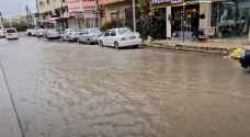 ارتفاع منسوب المياه وتشكل للبرك في شوارع اربد الرئيسية