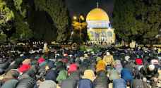 ٩٠ ألف مصل يؤدون صلاتي العشاء والتراويح في المسجد الأقصى - صور
