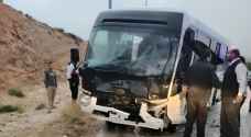 أدى إلى إصابة ١٣ شخصا.. كشف سبب حادث تدهور حافلة على طريق المفرق الزرقاء