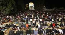 رغم التشديدات والقيود.. ٢٠٠ ألف مصل يؤدون العشاء والتراويح بالمسجد الأقصى
