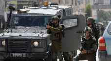 الاحتلال يعتقل ٣٠ فلسطينيا في الضفة الغربية