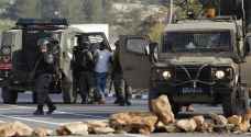 قوات الاحتلال تعتقل ١٥ فلسطينيا في الضفة الغربية خلال الليلة الماضية