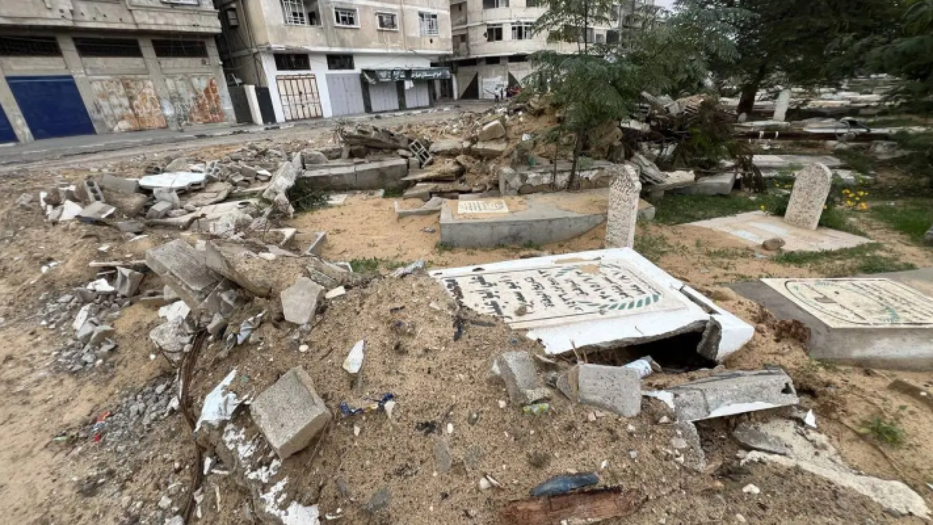 الاحتلال ينبش 1100 قبر في حي التفاح شرق مدينة غزة الجمعة