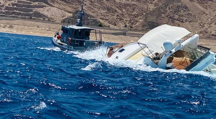 الجيش العربي ينقذ مركباً سياحياً تعرض للغرق في خليج العقبة